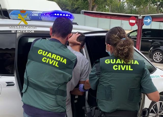 La Guardia Civil detiene a dos jóvenes dedicados a cometer robos en interior de vehículos - 1, Foto 1