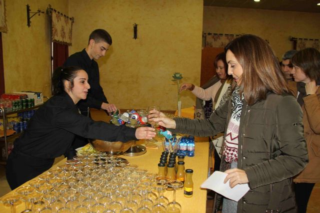 Doce jóvenes en situación de desempleo reciben formación para trabajar en el sector de la Hostelería - 2, Foto 2