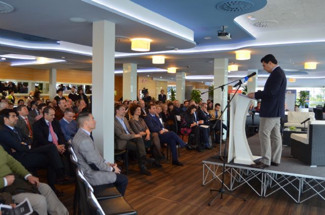 El alcalde y la consejera de Presidencia inauguraron la VI Convención de Turismo Residencial celebrada en Santiago de la Ribera - 1, Foto 1
