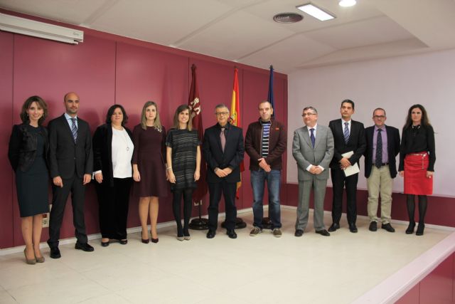 Toman posesión los diez primeros aspirantes que han superado las oposiciones de la Administración regional - 1, Foto 1