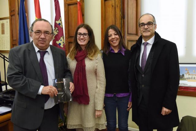 Silencio, príncipe, primera novela de María Luján, estudiante de segundo de Traducción e Interpretación de la UMU - 1, Foto 1