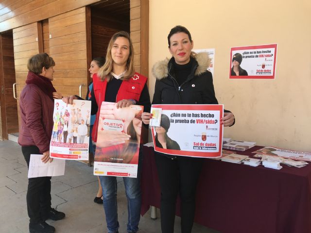 Ayuntamiento de Lorca y Cruz Roja Juventud unen esfuerzos para concienciar sobre la prevención del VIH con motivo del Día Mundial del SIDA - 1, Foto 1
