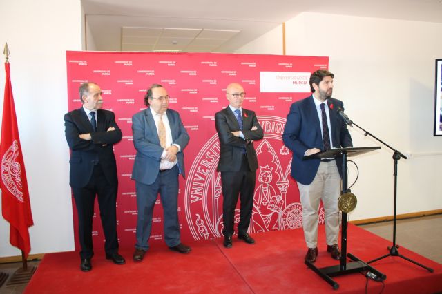 Fernando López Miras asiste al acto de colocación de la primera piedra del nuevo edificio de aulas y laboratorio para alumnos delcampus de Ciencias de la Salud de la UMU - 2, Foto 2