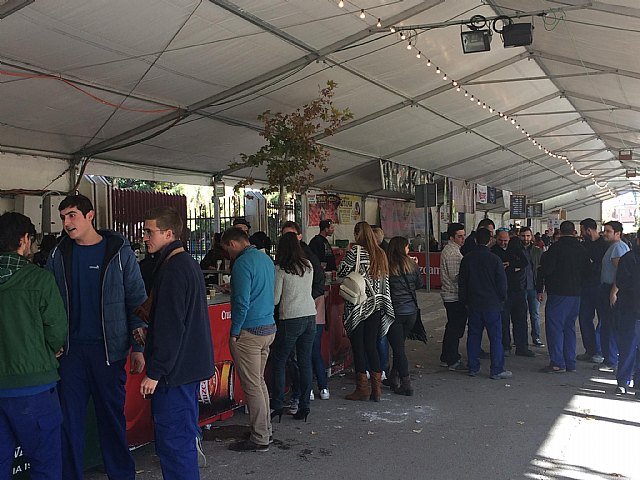 Arranca la Feria de Día que se prolongará hasta el próximo 10 de diciembre en el lateral del parque municipal, Foto 2