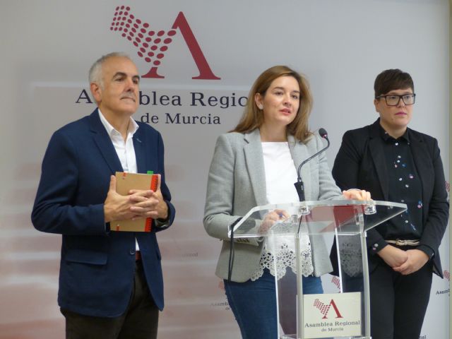 El PSOE denuncia que el presupuesto de Educación para 2018 reduce en un 50 por ciento las becas - 1, Foto 1