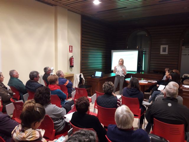 El Ayuntamiento celebra una Asamblea Vecinal para informar a sus ciudadanos sobre el estado de tramitación de la carretera RM – 531 - 2, Foto 2