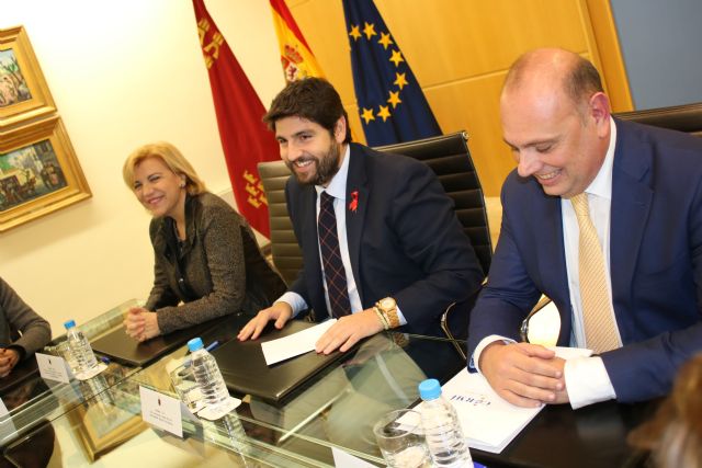 Fernando López Miras recibe a representantes del Comité Español de Personas con Discapacidad de la Región - 3, Foto 3