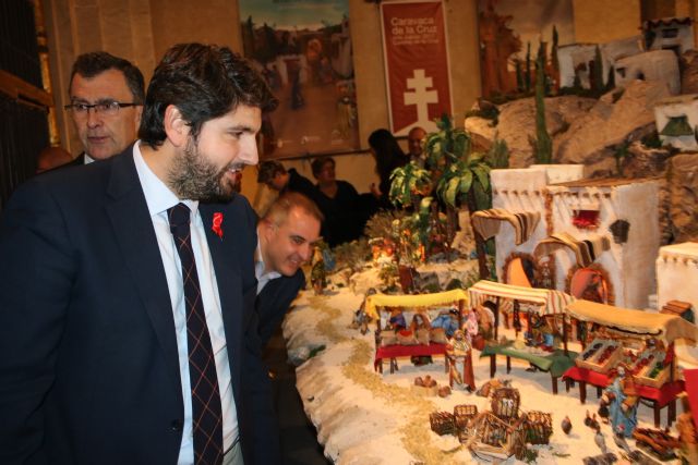 López Miras inaugura en la iglesia de San Esteban un belén tradicional, ganador del Premio Regional de Artesanía - 1, Foto 1