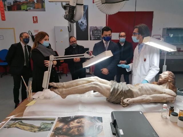 La restauración del Cristo de las Ánimas de la iglesia de San Javier lo descubre como “una joya de la escultura policromada del siglo XVII” - 1, Foto 1