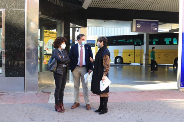 Serrano y las alcaldesas de Beniel y Santomera denuncian el “caos y ninguneo” a los usuarios del autobús por parte del Gobierno de López Miras - 1, Foto 1