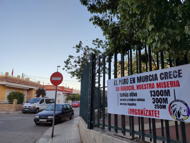 El Frente Obrero despliega pancartas contra la subida del paro - 2, Foto 2