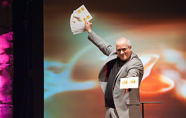 El piano y la baraja dialogan en el espectáculo del ilusionista granadino Miguel Puga - 1, Foto 1