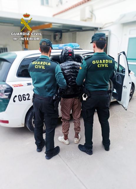 La Guardia Civil detiene en Alquerías a un joven por tentativa de homicidio y varios robos en viviendas y vehículos - 3, Foto 3