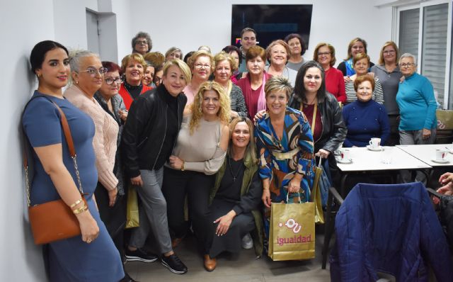 La asociación de mujeres Isabel González no falta a su tradicional degustación de dulces navideños - 2, Foto 2