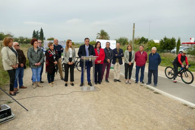 El Ayuntamiento ampliará en 2,5 kilómetros el carril bici de la mota del río y creará una senda peatonal - 1, Foto 1
