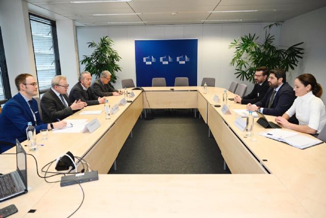 López Miras ofrece al comisario europeo de Agricultura la experiencia y la tecnología de la Región en reutilización del agua - 2, Foto 2