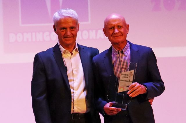 La asociación Cotifolk, galardonada con el Torreño del Año en la gala del 30° aniversario de la radio municipal Onda 92 - 4, Foto 4