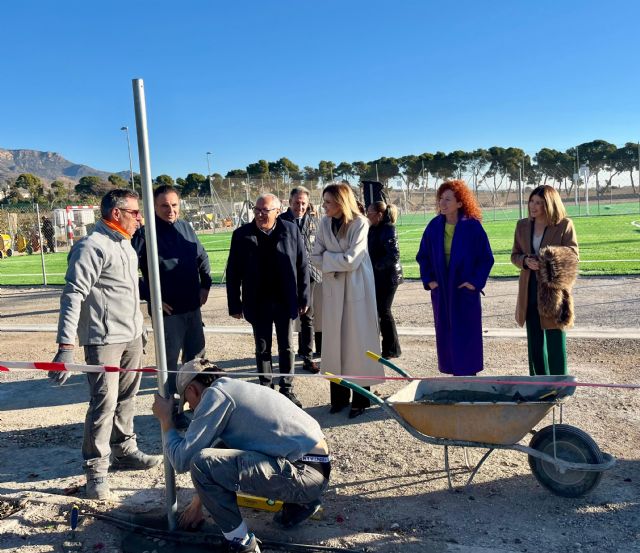 19 personas en desempleo se forman mientras trabajan en la rehabilitación del centro de día de Apandis de Lorca - 1, Foto 1