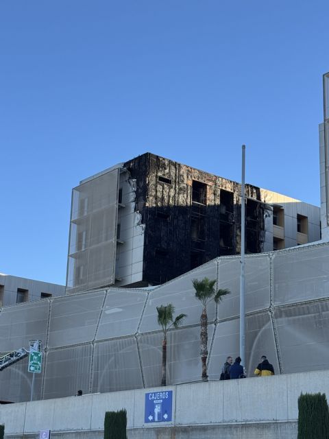 MC Cartagena exige una inspección urgente de la fachada del Hospital Santa Lucía tras el segundo incendio en diez años - 1, Foto 1