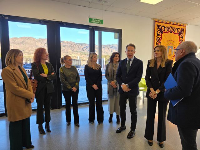 Lorca apuesta por la formación: 20 desempleados trabajan en la rehabilitación del centro de día de Apandis - 1, Foto 1