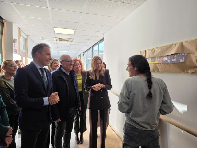 Lorca apuesta por la formación: 20 desempleados trabajan en la rehabilitación del centro de día de Apandis - 3, Foto 3