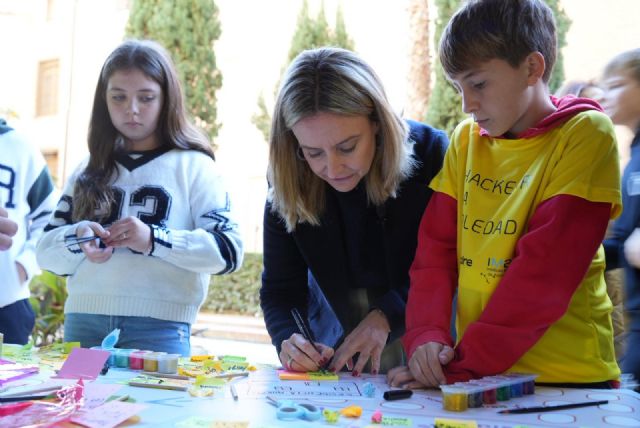 Política Social organiza actividades para que los jóvenes comprendan la soledad que viven muchos mayores - 1, Foto 1