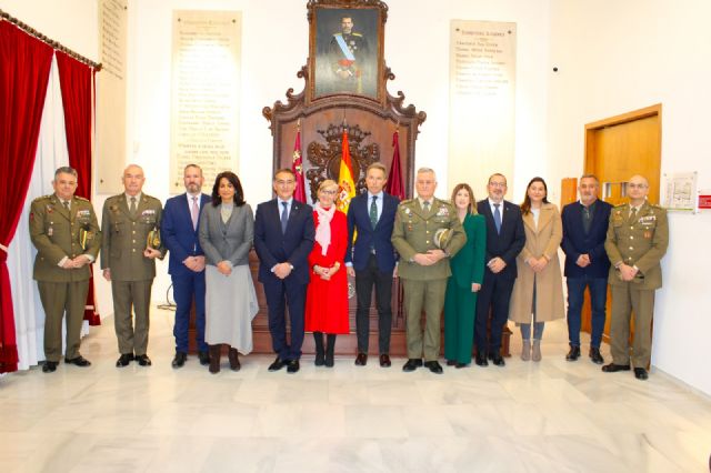 El jefe del MADOC visita Lorca y plantea celebrar una jura de bandera civil en 2026 - 1, Foto 1