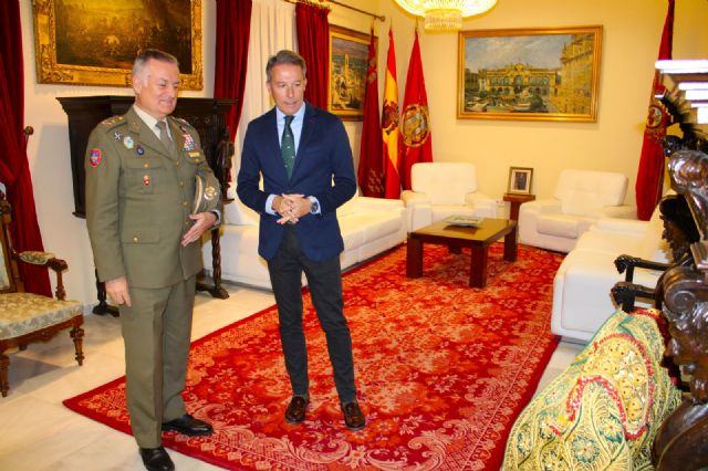 El jefe del MADOC visita Lorca y plantea celebrar una jura de bandera civil en 2026 - 2, Foto 2