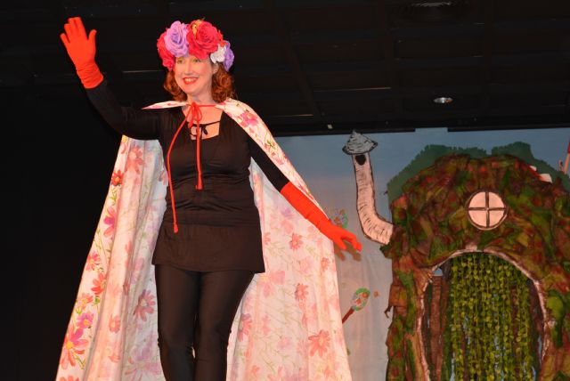 La obra solidaria La Cigarra y la hormiga logra recaudar 700 litros de aceite para Cáritas - 2, Foto 2