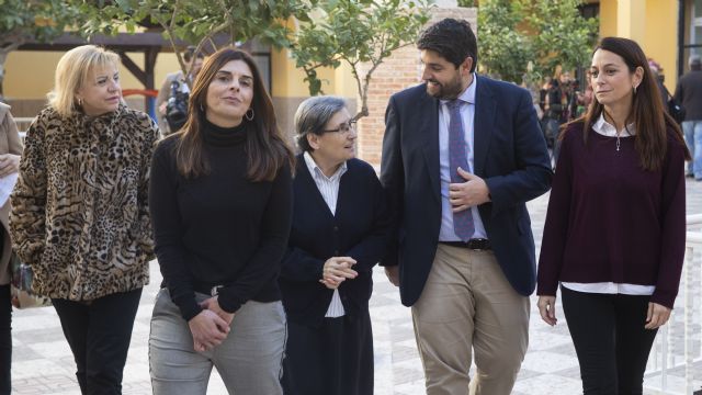López Miras visita el centro Cardenal Belluga que acoge a menores tutelados por la Comunidad - 3, Foto 3