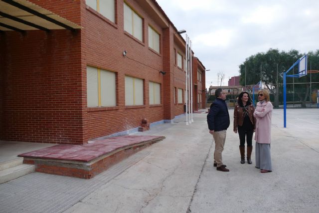 Educación destinado 150.000 euros en el arreglo y mantenimiento de 18 colegios del municipio durante estas navidades - 1, Foto 1