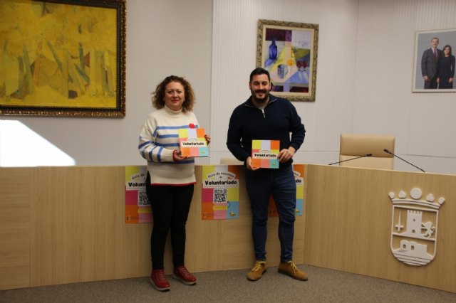 El Ayuntamiento de Alhama de Murcia presenta la Gua de recursos de Voluntariado, Foto 1