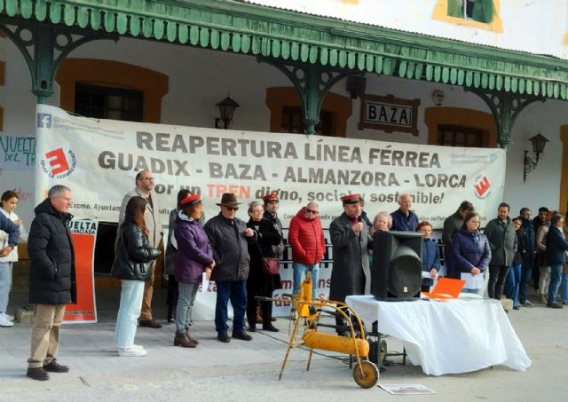 Los colectivos ferroviarios dan un bocinazo de protesta al Gobierno y anuncian medidas legales por el Estudio informativo del tren Lorca Almanzora Baza Guadix - 1, Foto 1