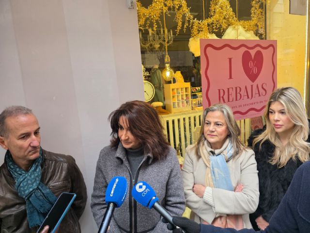 El frío de este invierno ha orientado las ventas a ropa de abrigo y equipamiento para el hogar, que se espera también protagonicen las 'Rebajas de enero' - 2, Foto 2