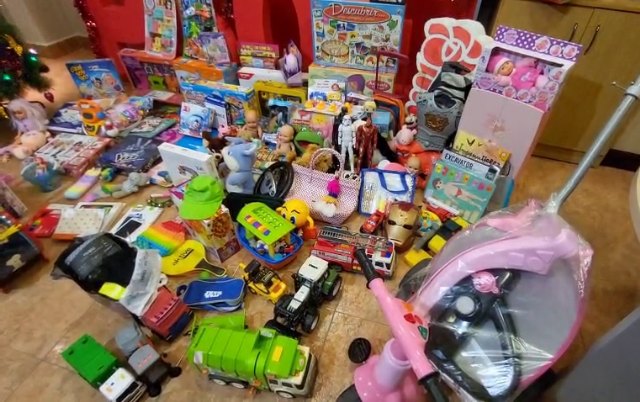 Asociaciones de Totana reciben los juguetes donados gracias a la iniciativa de Juventudes Socialistas - 2, Foto 2