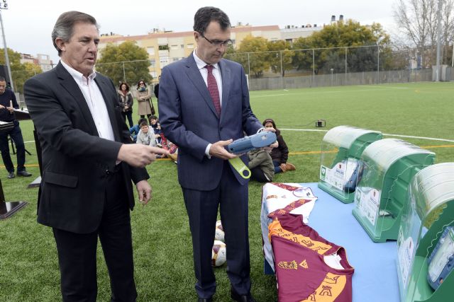 Más protección sanitaria para los deportistas murcianos con medio centenar de desfibriladores en pabellones y campos de fútbol - 2, Foto 2