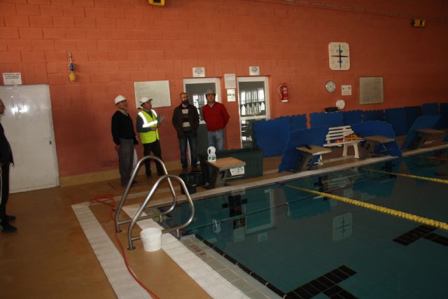El Concejal de Obras y Servicios visita el pabellón en el que técnicos independientes realizan el estudio de las causas de su colapso - 4, Foto 4