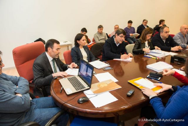 Se presentan las conclusiones de la mesa de la tarifa del agua, con vecinos, empresarios, partidos politicos y sindicatos - 1, Foto 1