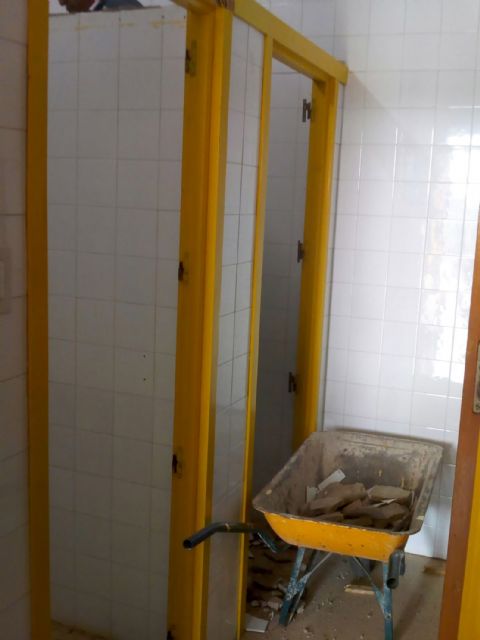 Comienzan las obras de renovación de los aseos de profesores del colegio 'Vista Alegre' - 1, Foto 1