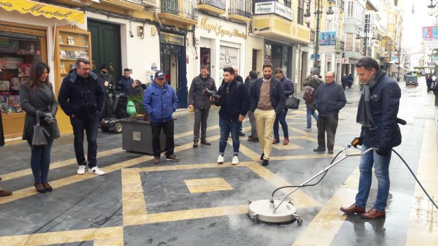 El Ayuntamiento implementa la maquinaria de Limusa con nuevos mecanismos de limpieza especialmente diseñados para el tratamiento integral de zonas comerciales y peatonales - 1, Foto 1