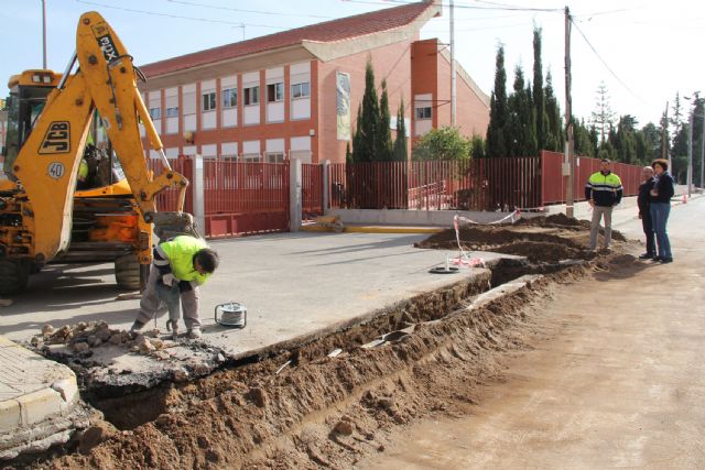 El Ayuntamiento y la Comunidad realizan obras de renovación en la calle San Javier - 1, Foto 1