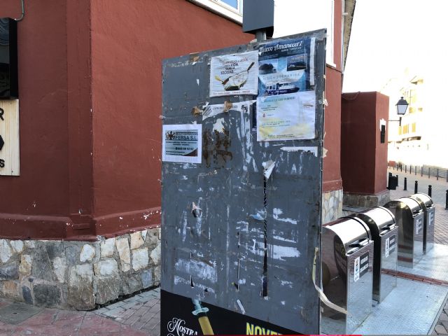 El PP pide al equipo de Gobierno que mantenga en buen estado los soportes metálicos de información instalados en el municipio - 1, Foto 1