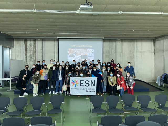 Más de 60 participantes en la primera sesión de intercambio lingüístico con erasmus - 1, Foto 1