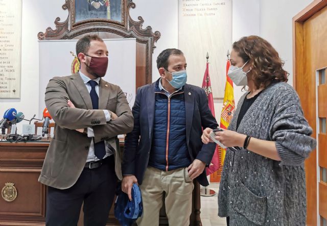 El Ayuntamiento de Lorca se personará en la investigación del asalto violento al Pleno realizado por un grupo de manifestantes del sector porcino - 2, Foto 2