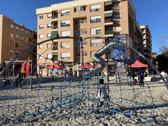 El Ayuntamiento realiza una mejora integral de las zonas infantiles del Infante - 2, Foto 2