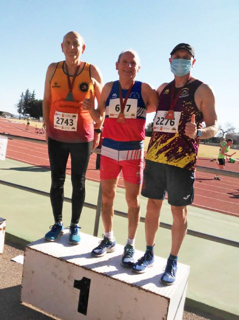 El atleta torreño Ángel Salinas amplía su palmarés con tres oros en el regional máster - 1, Foto 1