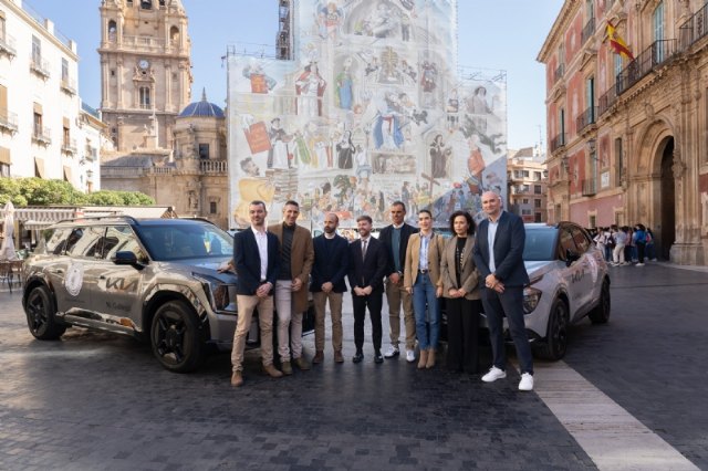 La alcaldesa de Alhama asiste a la presentacin oficial de la Vuelta Ciclista a la Regin de Murcia, Foto 1