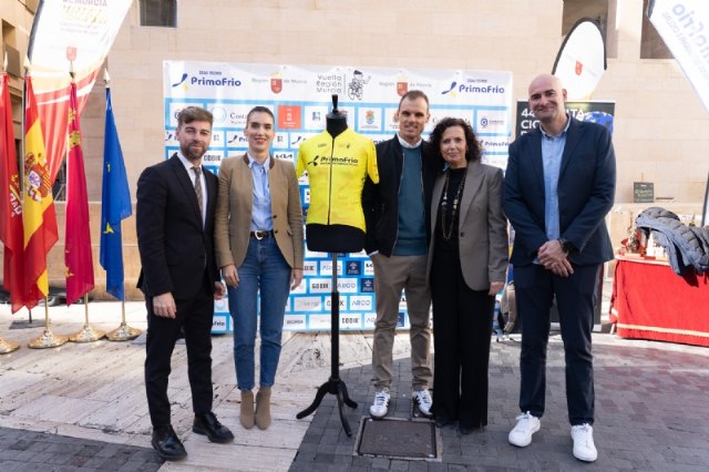 La alcaldesa de Alhama asiste a la presentacin oficial de la Vuelta Ciclista a la Regin de Murcia, Foto 2
