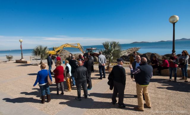 Empiezan a retirar los espigones de Los Urrutias, gracias a la presión ciudadana - 1, Foto 1