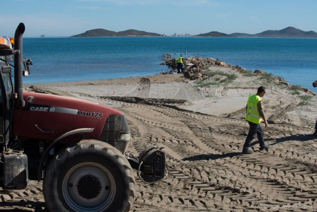 Empiezan a retirar los espigones de Los Urrutias, gracias a la presión ciudadana - 2, Foto 2